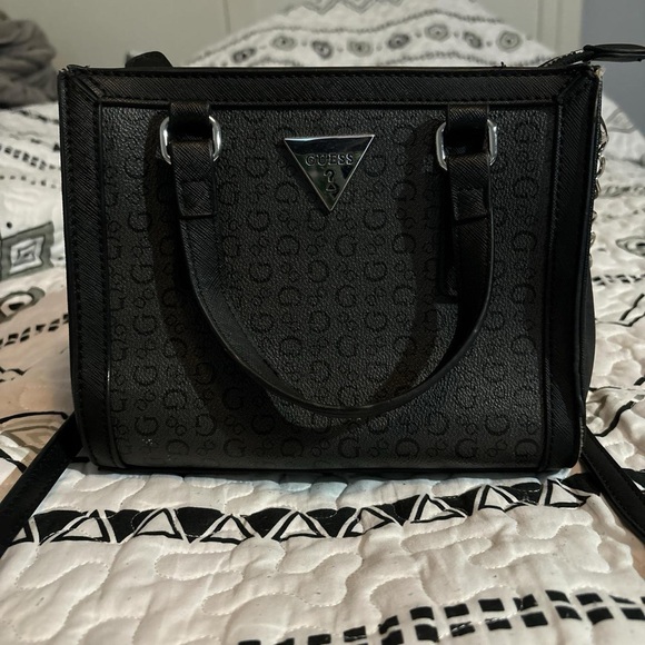 Small black Guess handbag with strap for over the shoulder - Picture 2 of 7